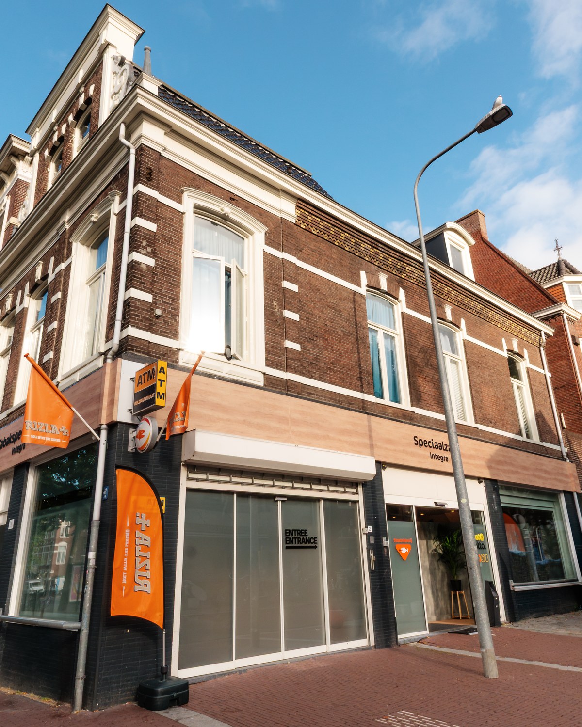 Het pand van Integra Tabakszaak aan de Westersingel in Groningen