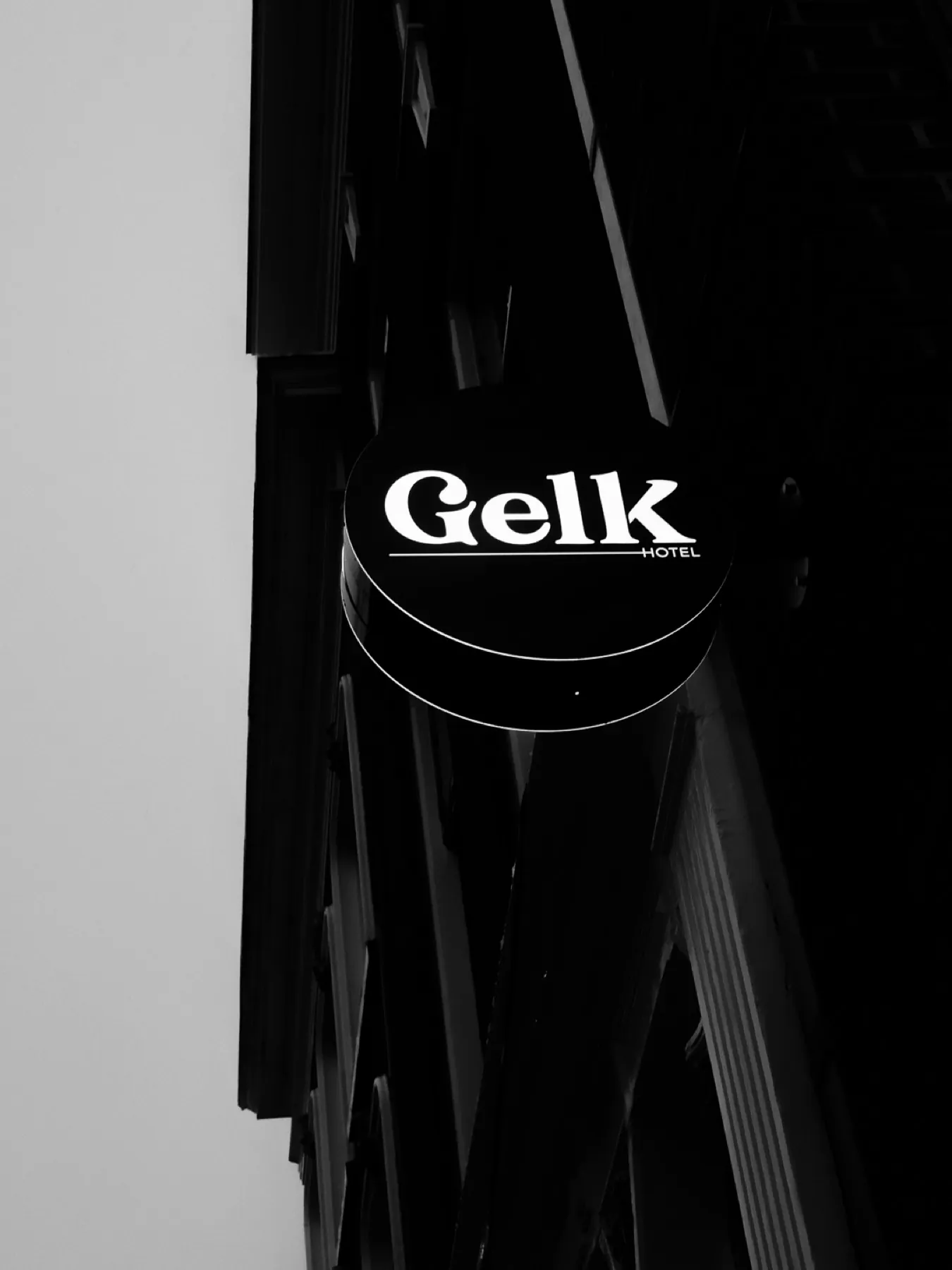 Donker interieurdetail van het hotelproject aan de Gelkingstraat
